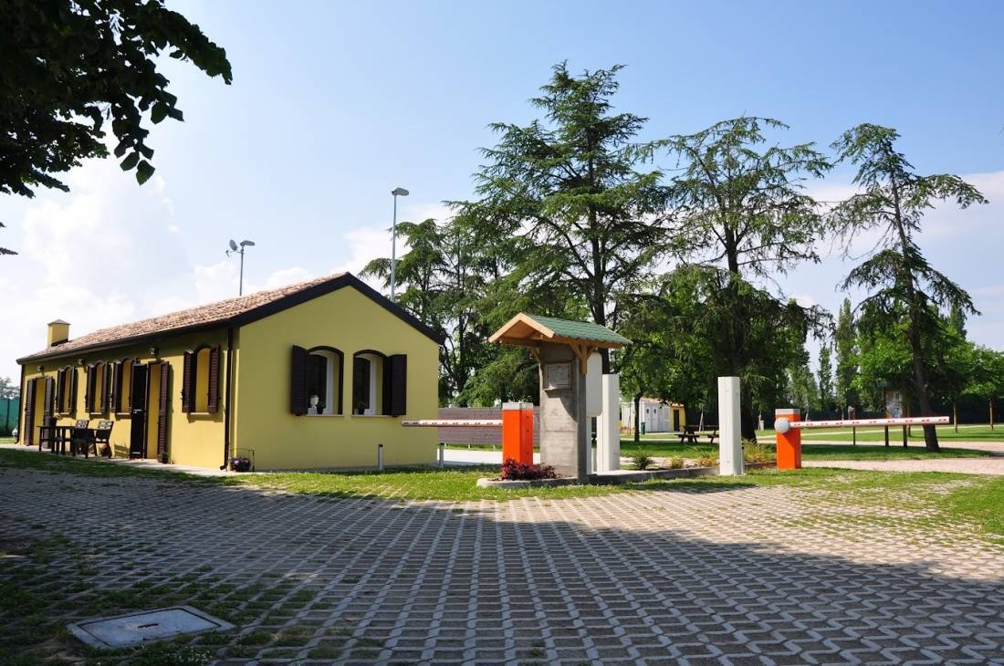 Ariaperta sosta camper — Karavan Sitesi in San Giuseppe