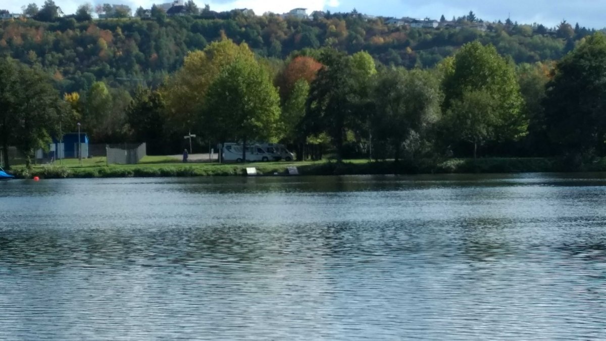 Stellplatz am Moselufer / Saarmündung Konz — Karavan Sitesi in Konz
