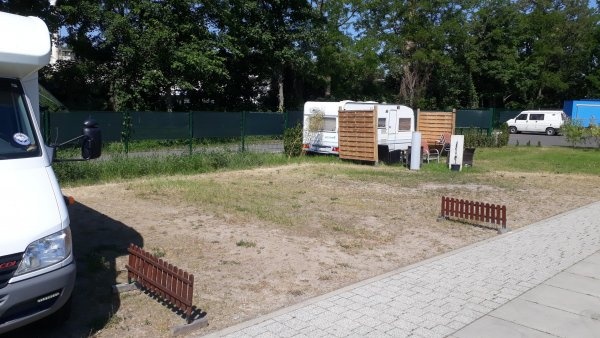 Marina Winterhafen — Area Autocaravanas in Frankfurt Oder