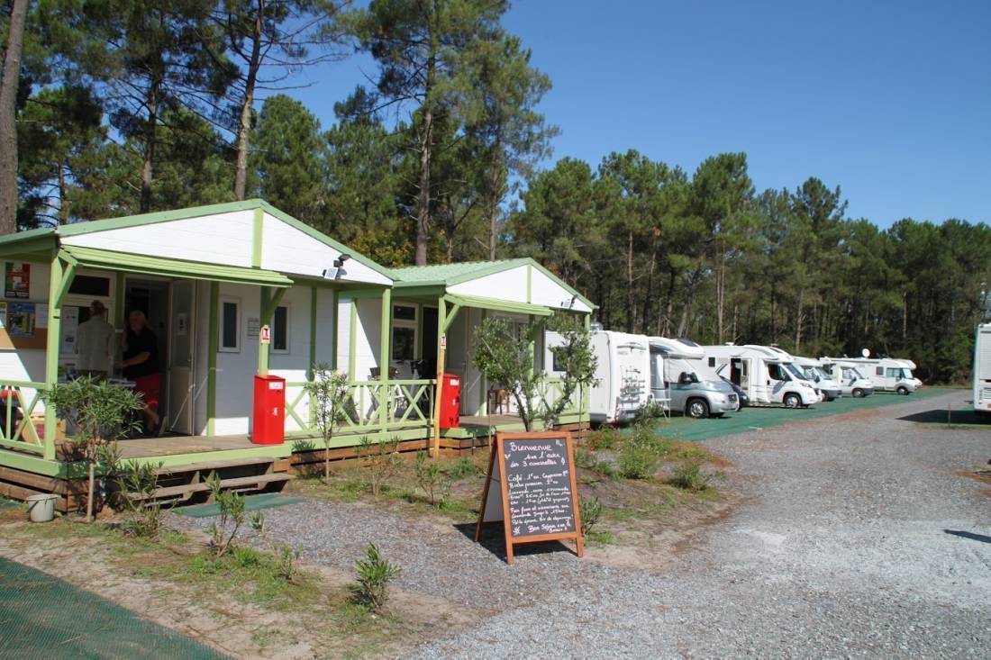Les 3coccinelles — Sp. parking dla kamperów in Gujan-Mestras