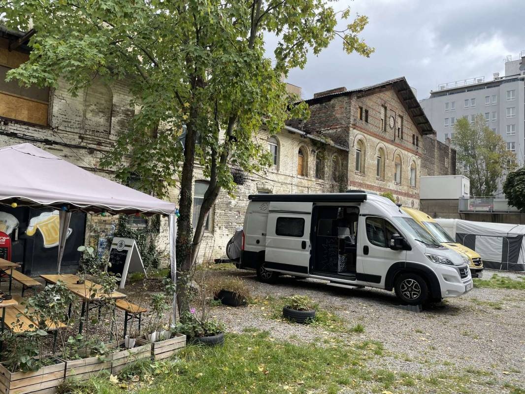 Wohnmobil-Oase-Berlin — Sp. parking dla kamperów in Berlin