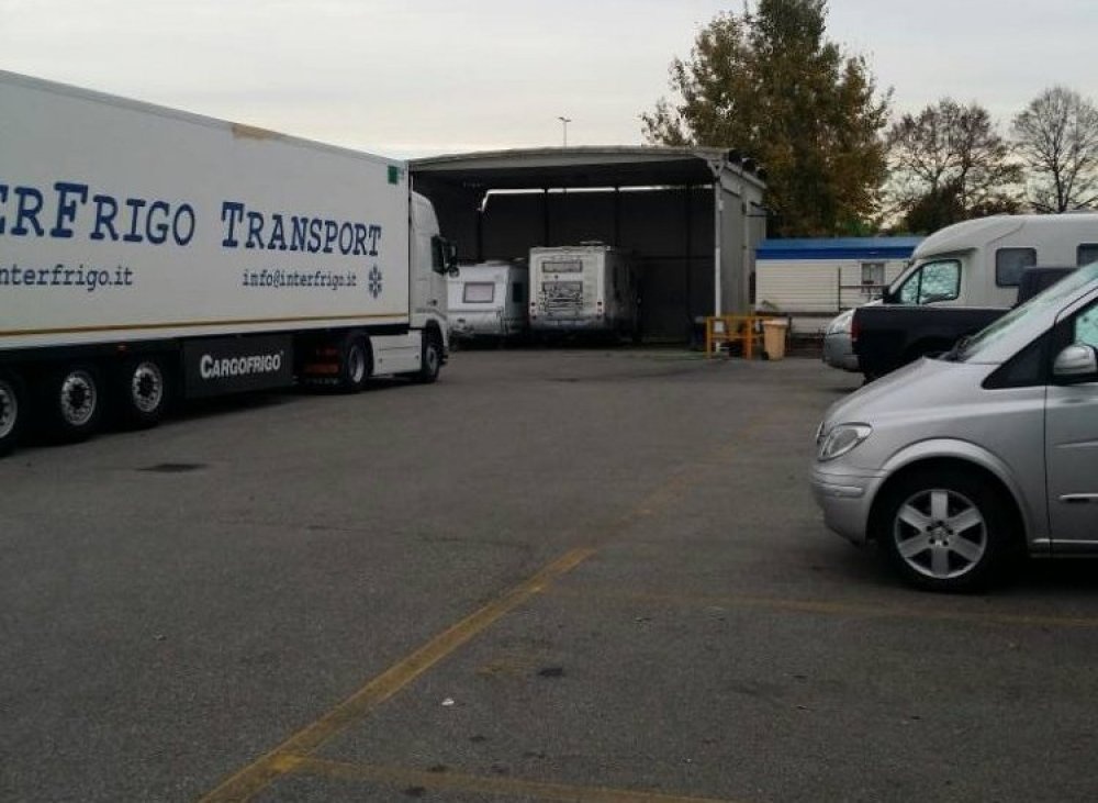 New Park Milano — 露营车营地 in Milano