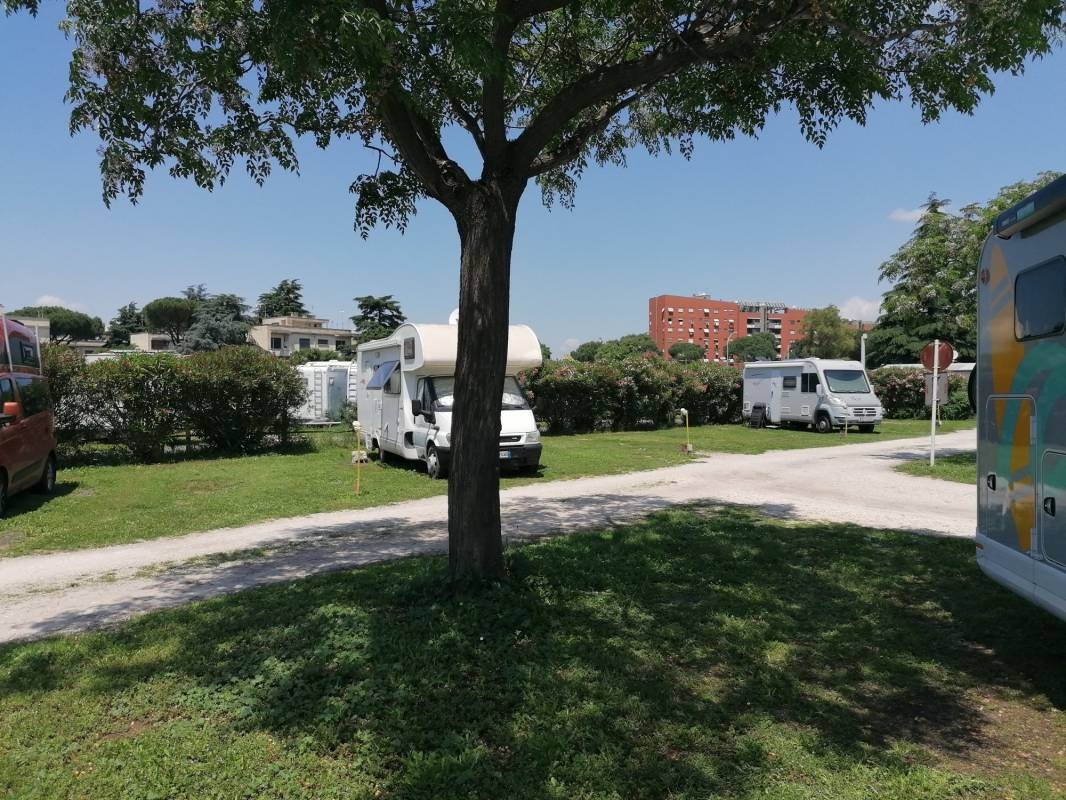 Area di sosta LPG — Sítio para autocaravanas in Roma