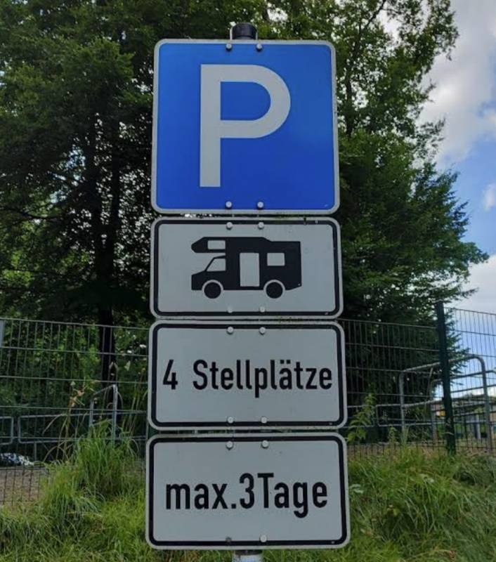 Stellplatz am Freizeitbad Albersdorf — Campervan Site in Albersdorf
