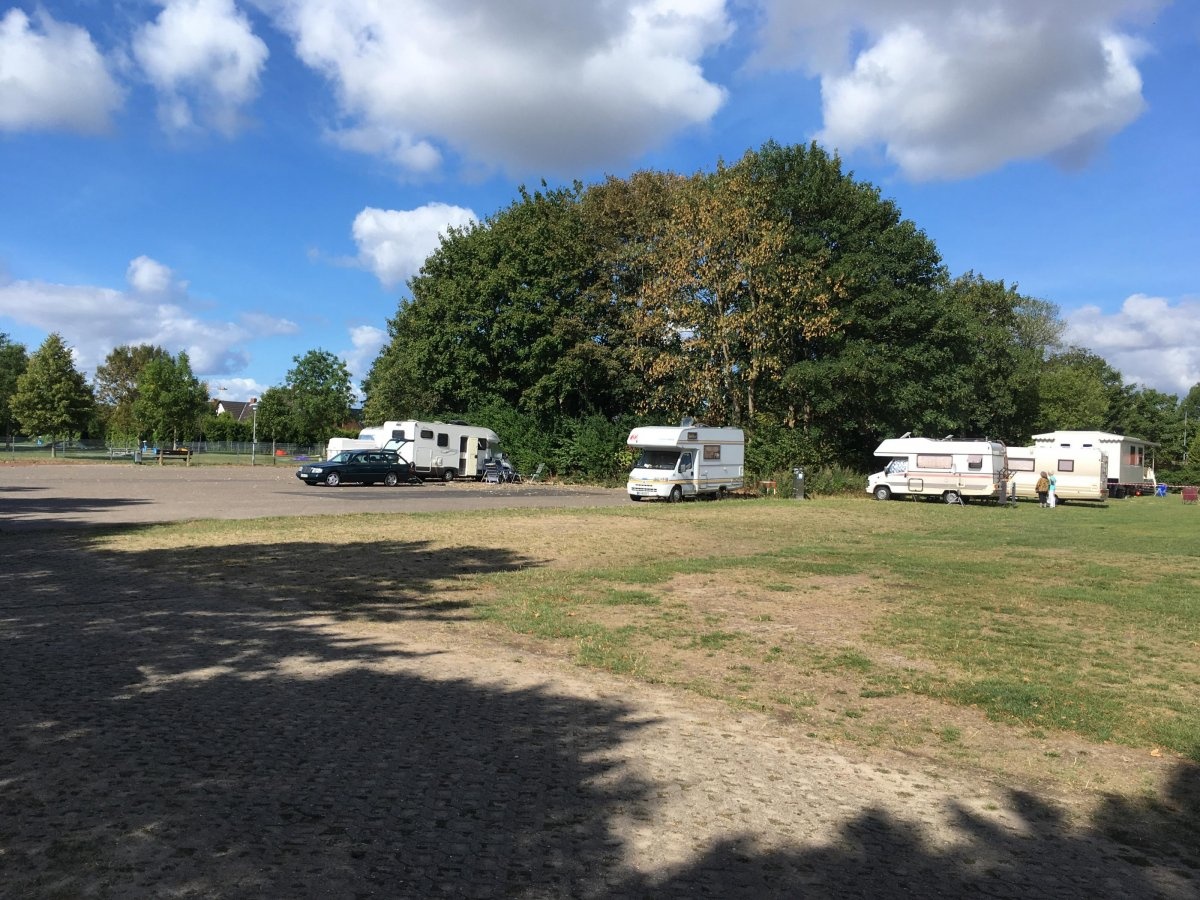 Stellplatz am Freizeitbad Brunsbüttel — 露营车营地 in Brunsbüttel-Ostermoor