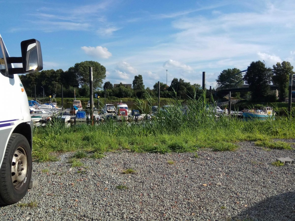 Stellplatz an der Marina Lauenburg / Elbe — Campervan Site in Lauenburg / Elbe