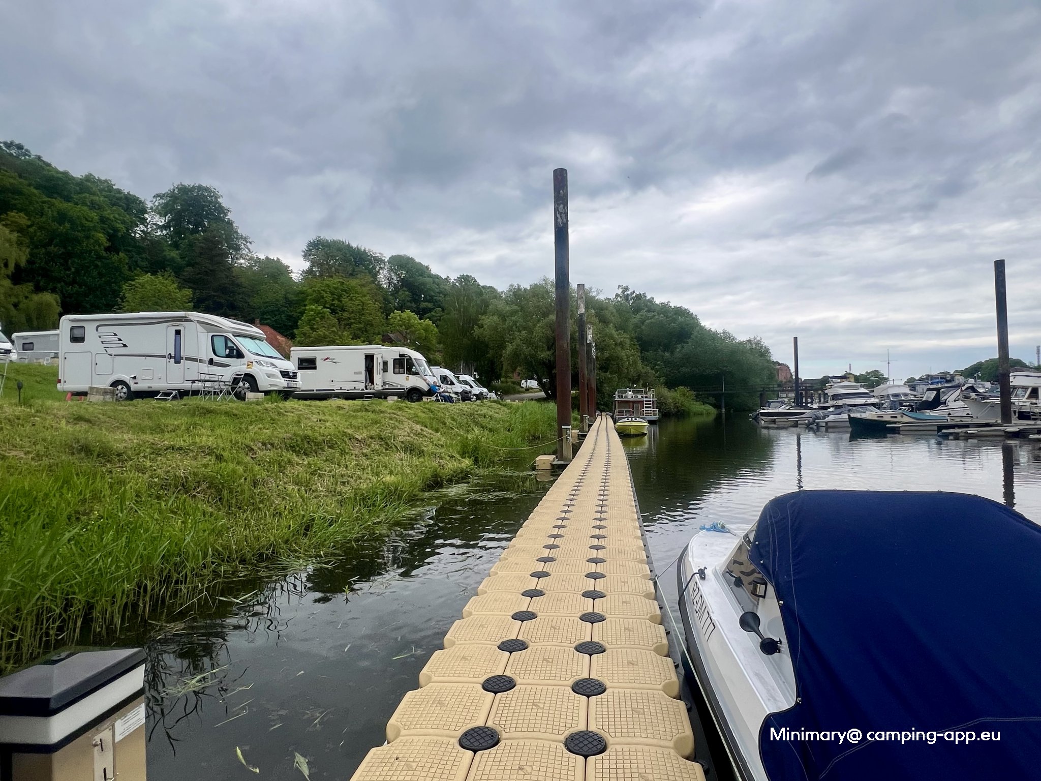 Stellplatz an der Marina Lauenburg / Elbe — Місце для кемперів in Lauenburg/Elbe