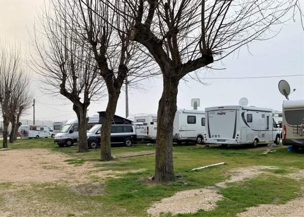 Area De Servico De Autocaravanas — Photo 2