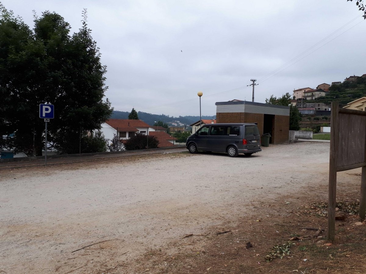 Área De Serviço Para Autocaravanas — Karavan Sitesi in Penacova