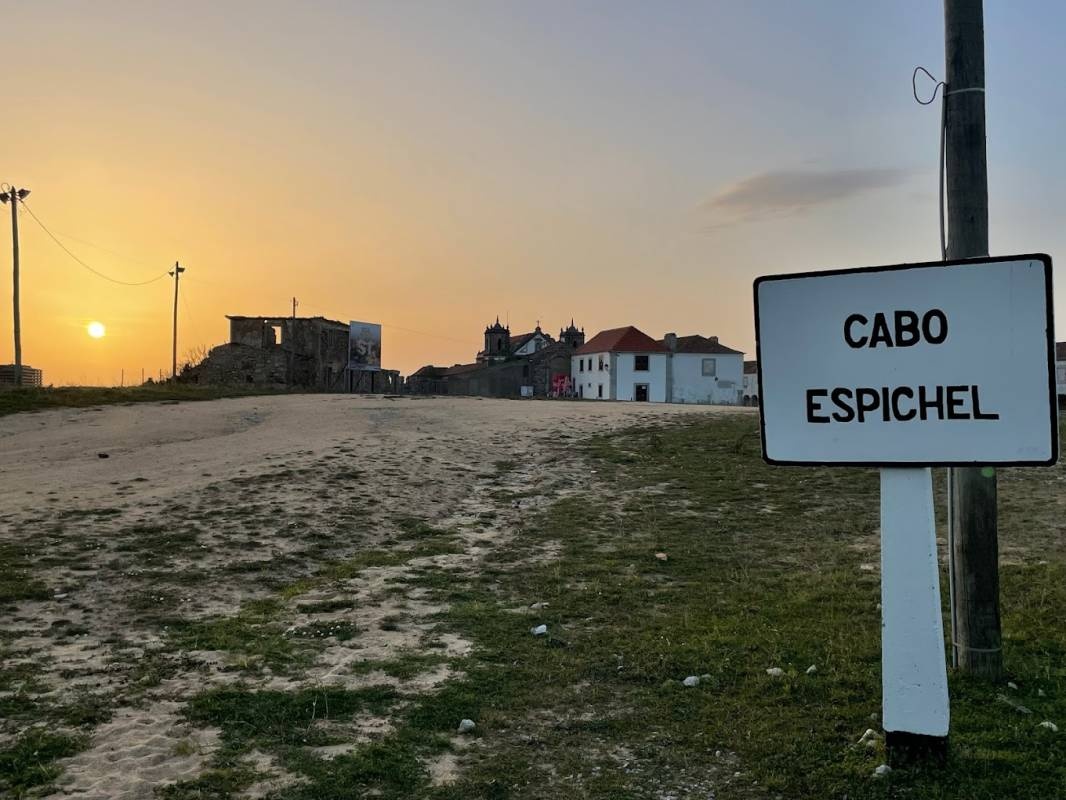 Nossa Senhora do Cabo — Sp. parking dla kamperów in R. Nossa Sra. do Cabo