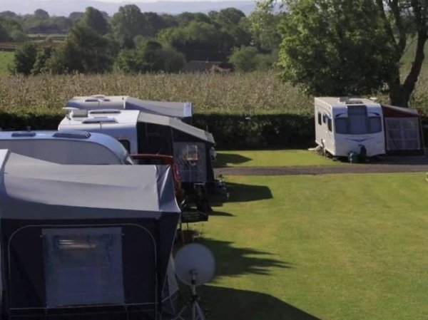 Pelerine Caravan & Camping