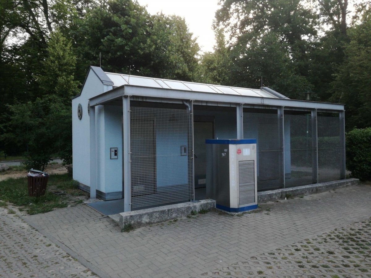 Stellplatz Herrensteig / Schloßplatz Mirow — Karavan Sitesi in Mirow