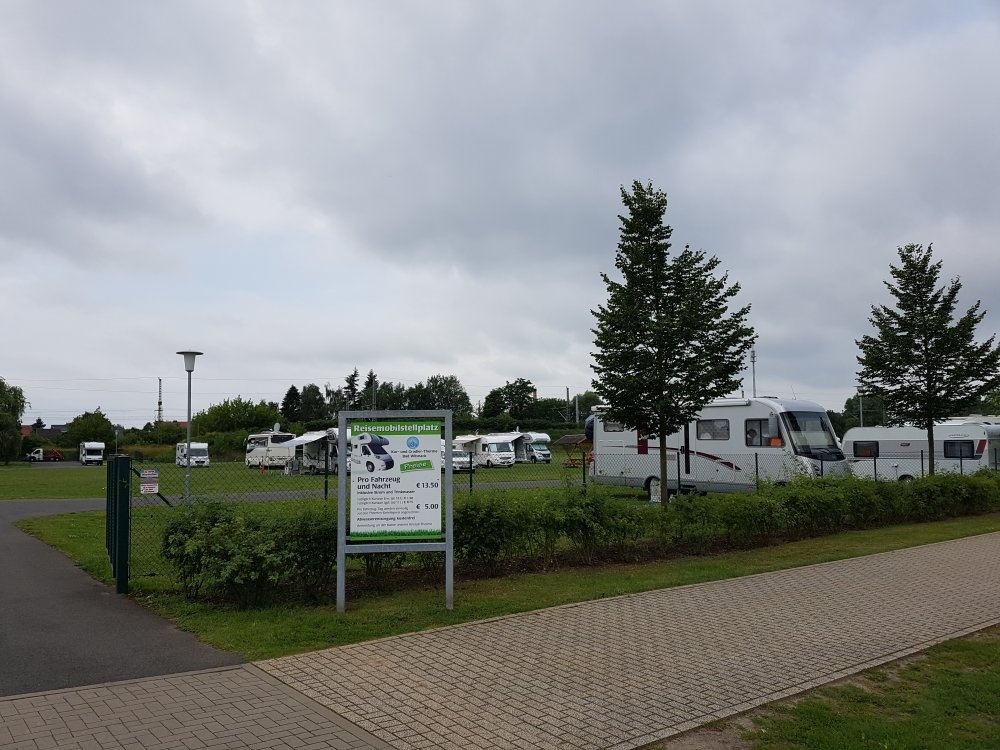 Stellplatz an der Kristall-Therme Bad Wilsnack — Sp. parking dla kamperów in Bad Wilsnack