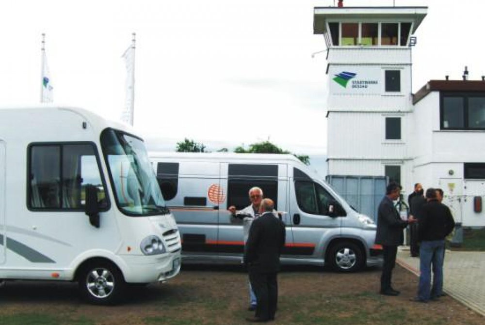 Stellplatz am Junkers-Flugplatz Dessau — Sp. parking dla kamperów in Dessau-Roßlau-Kleinkühnau