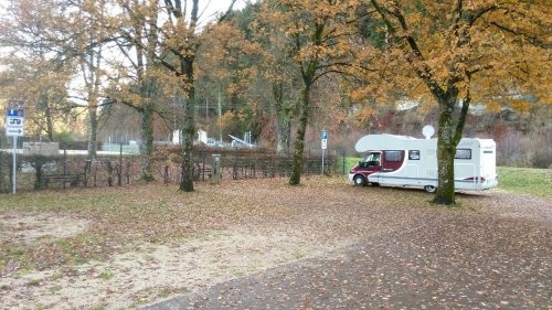 Stellplatz am Naturerlebnisbad Glatten — Campervan Site in Glatten