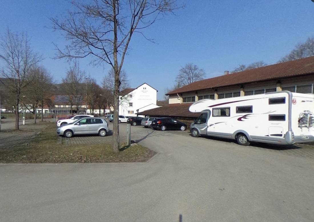 Stellplatz bei der Festhalle Murrhardt — Sítio para autocaravanas in Murrhardt-Alm