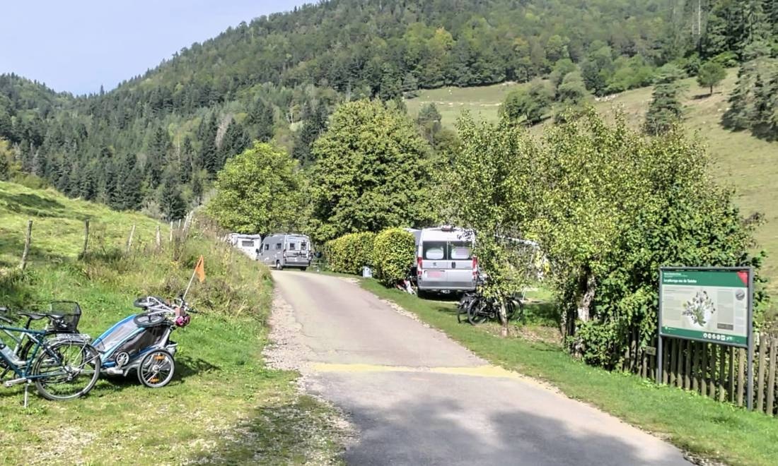Camping de Tariche *** — 露营地 in St. Ursanne Tariche