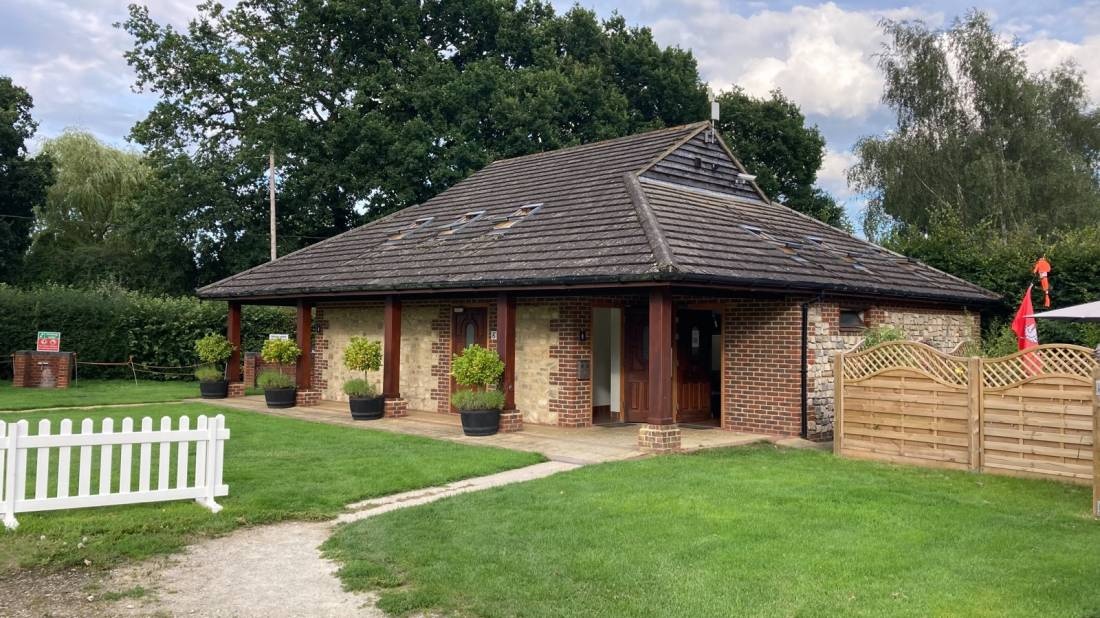 Broadhembury Caravan & Camping Park — Sítio de acampamento in Kingsnorth, Ashford