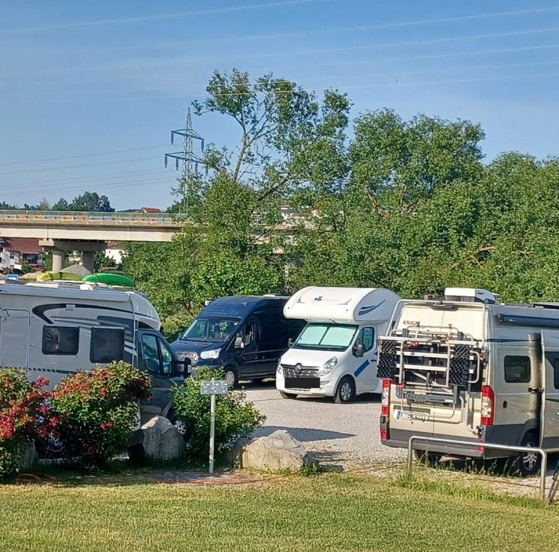 Zelt- und Wohnmobilstellplatz am Kanu Club Cham — Area Autocaravanas in Cham