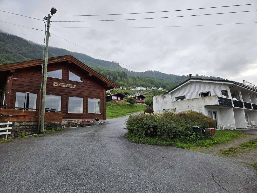 Systrond Motell Hyttesenter og Camping — Campingplass in Leikanger