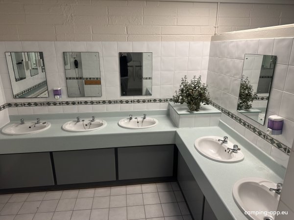 Coombe Caravan Park — Foto 6