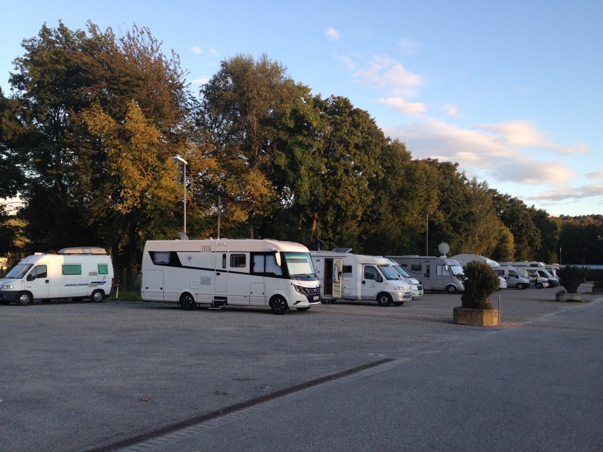 Wohnmobilstellplatz an der Solymar Therme Bad Me — 露营车营地 in Bad Mergentheim
