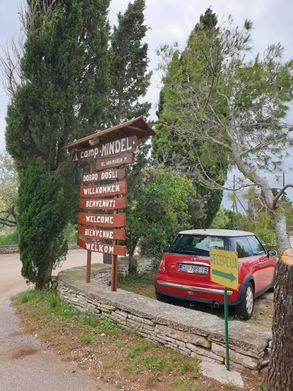Camp Mindel — Kemp in Vela Luka