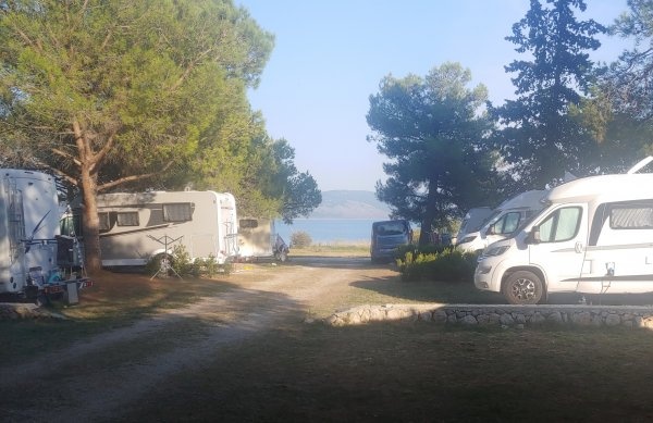 Camp Vransko Lake Crkvine — Campingplatz in Pakoštane