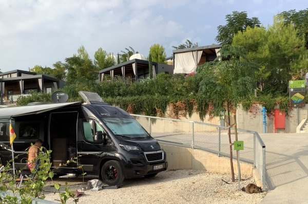Medora Orbis Camping & Glamping — Kemping in Podgora