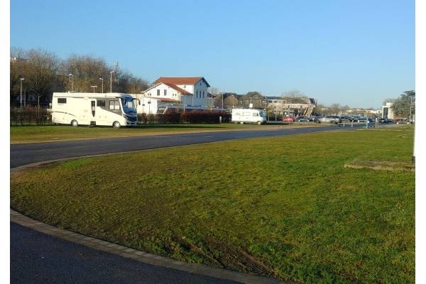 Stellplatz Kleve Bahnhof — Sítio para autocaravanas in Kleve