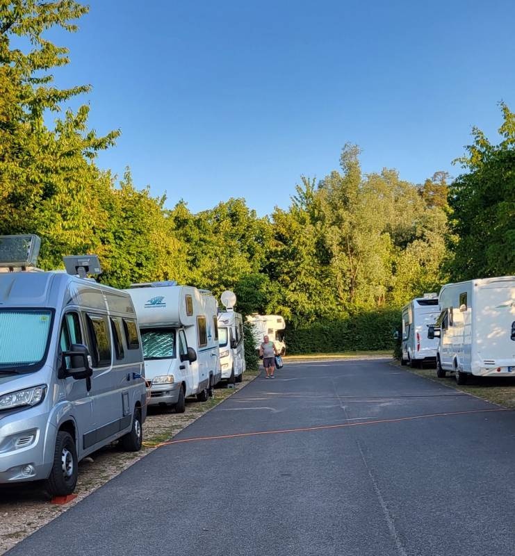 Stellplatz am Rothsee Hilpoltstein — Sítio para autocaravanas in Hilpoltstein