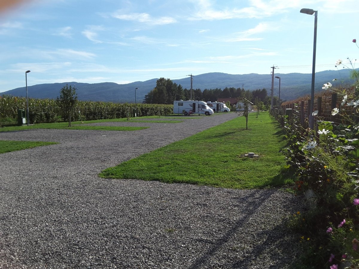 Kamp odmorište Sabljaci — Karavan Sitesi in Ogulin