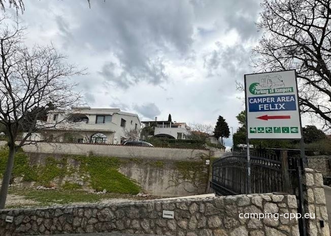 Camperstop Felix — Stellplatz in Krk