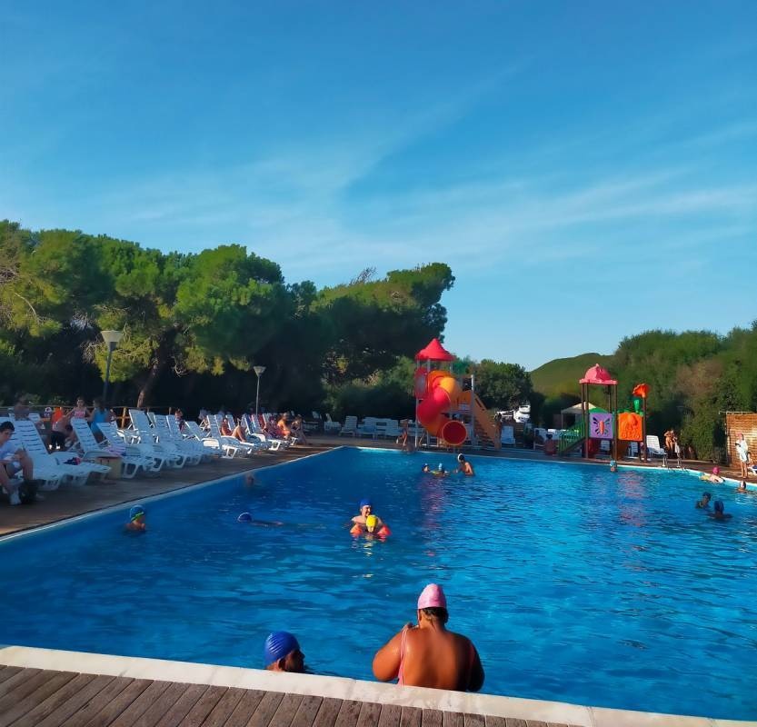 Camping Bella Sardinia — Місце для кемпінгу in Cuglieri