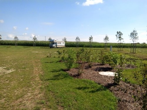Wohnmobilstellplatz am Naturfreibad Weißbachmühle — Karavan Sitesi in Merkendorf