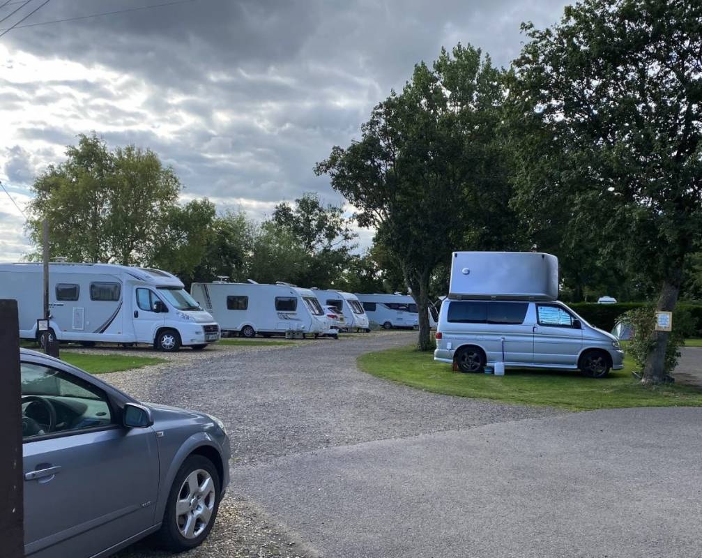Diamond Caravan Park — Camping in Bletchingdon, Oxford