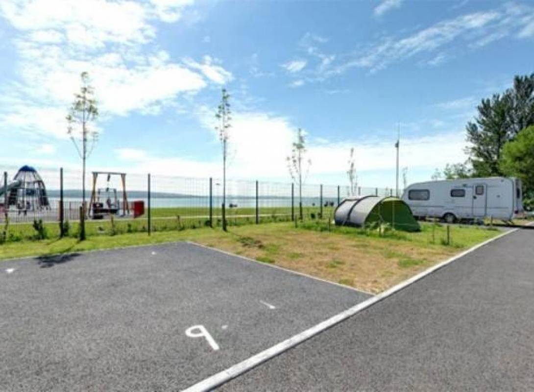 Jordanstown Loughshore Caravan Park — Stellplatz in Newtownabbey, Co. Antrim
