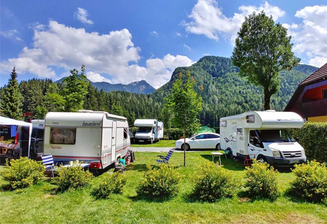 Cvet Gora eco camping — Campingplats in 4206