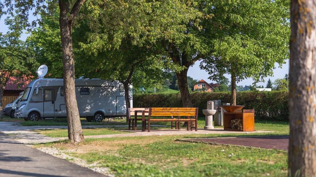 Kamp Natura ***** — Camping in Podčetrt