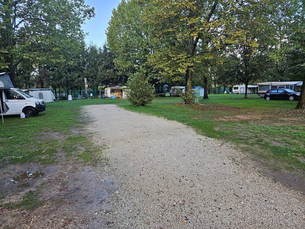 Camping Radovljica — Sítio de acampamento in Radovlji