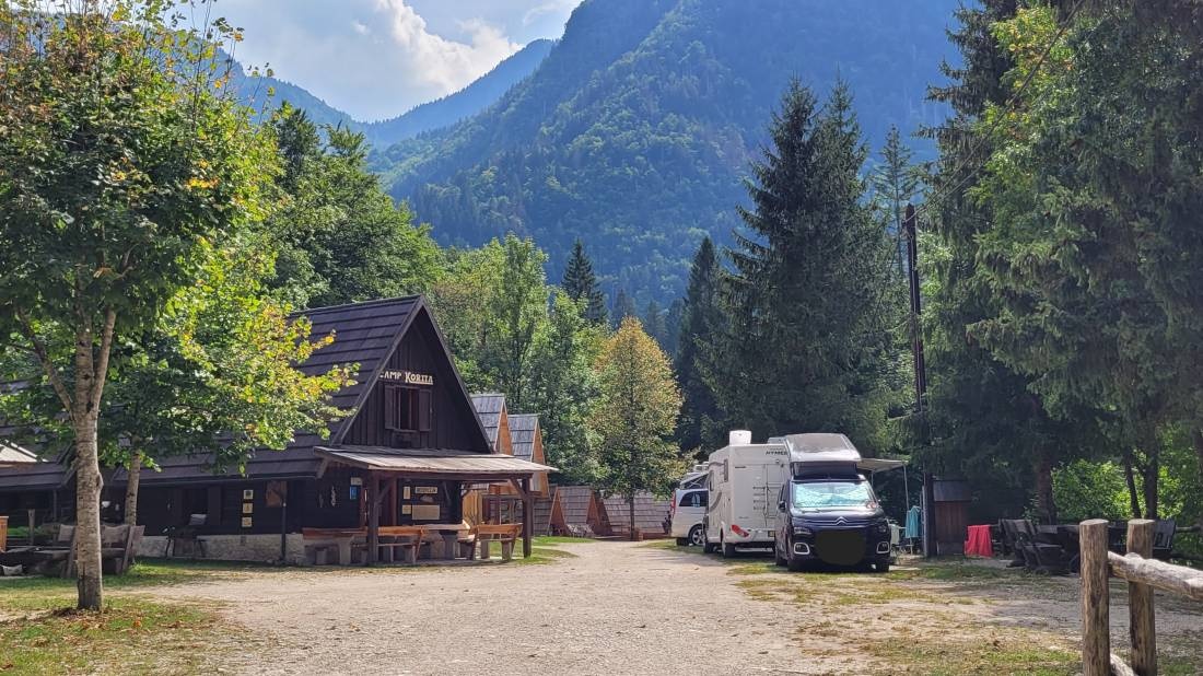 Kamp Korita — Місце для кемпінгу in Soča