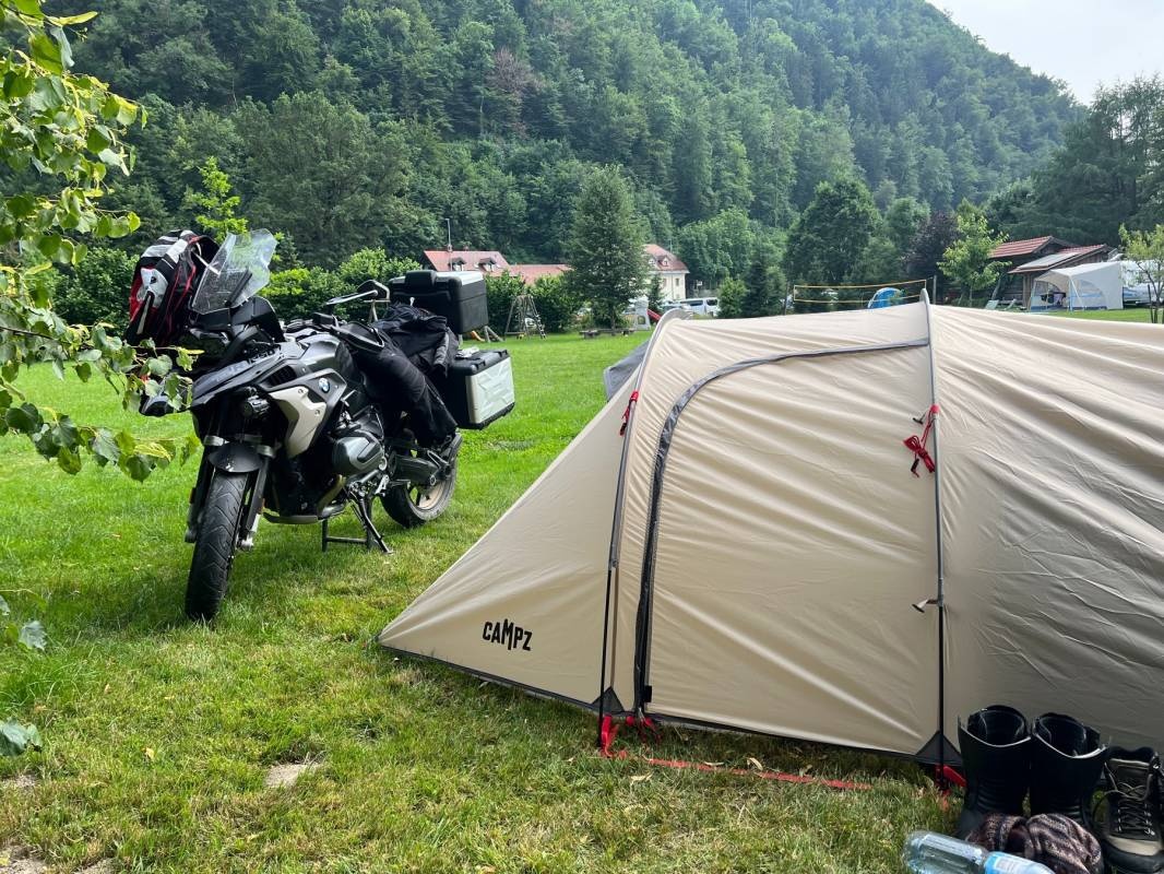 Kamp Resnik — Sítio de acampamento in Kamnik