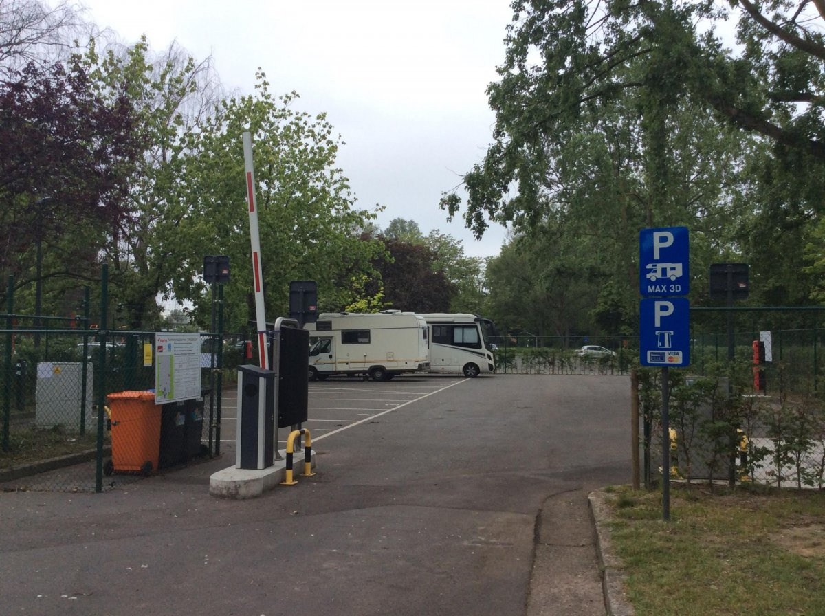 Sporthal Driebeek — 露营车营地 in Gent