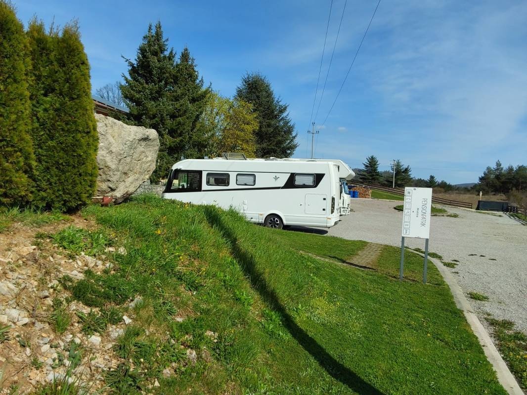 Pension Patrik — Sp. parking dla kamperów in Podgrad