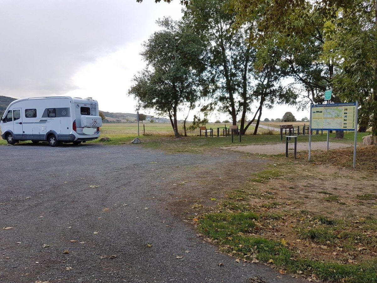 Stellplatz Am Steinbrink Großenwieden — Bobilplass in Hessisch Oldendorf