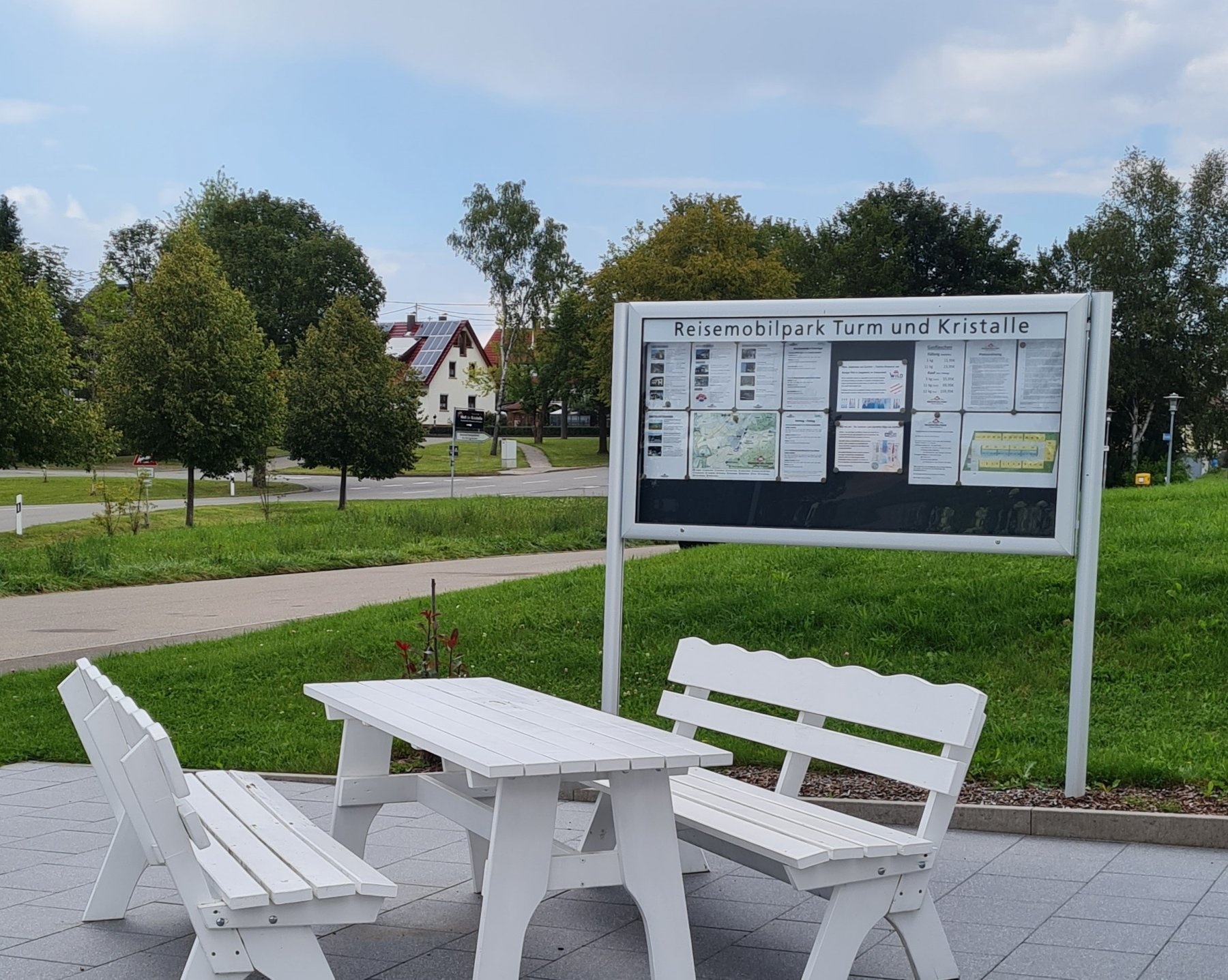 Reisemobilpark Turm und Kristalle — Campervan Site in Dietingen