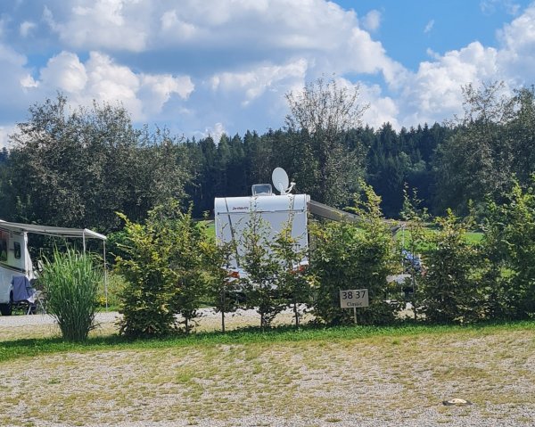 Reisemobilpark Turm und Kristalle — Photo 2