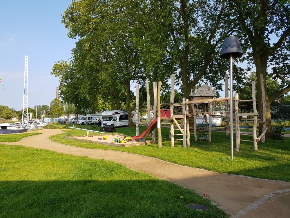 Stadtmarina Brandenburg an der Havel — Karavan Sitesi in Brandenburg an der Havel