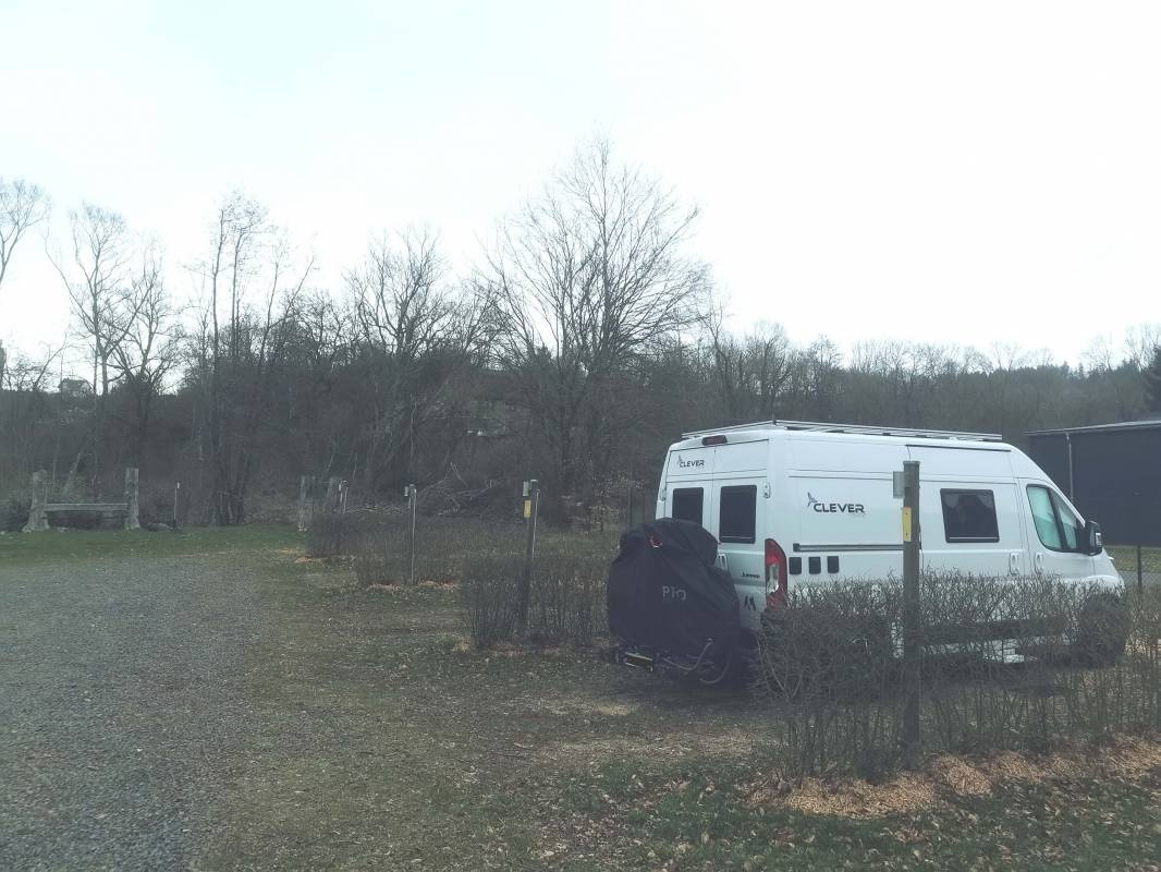 Wohnmobilstellplatz Eifelland — Sp. parking dla kamperów in Jünkerath