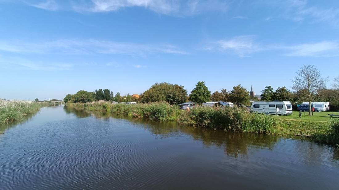 Camping De Finne — Campingplatz in JB Reahûs (Roodhuis)